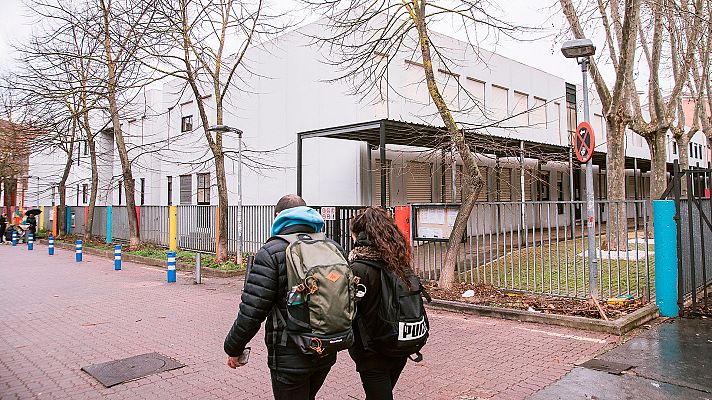 Telediario 1 - Coronavirus: Cierre de colegios en Vitoria y aislamiento de afectados en Haro