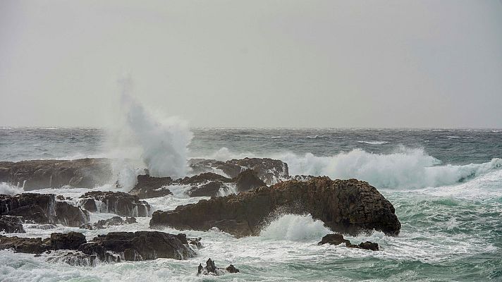 El tiempo - El oleaje afecta al Ampurdán y Baleares con olas de hasta 4 metros