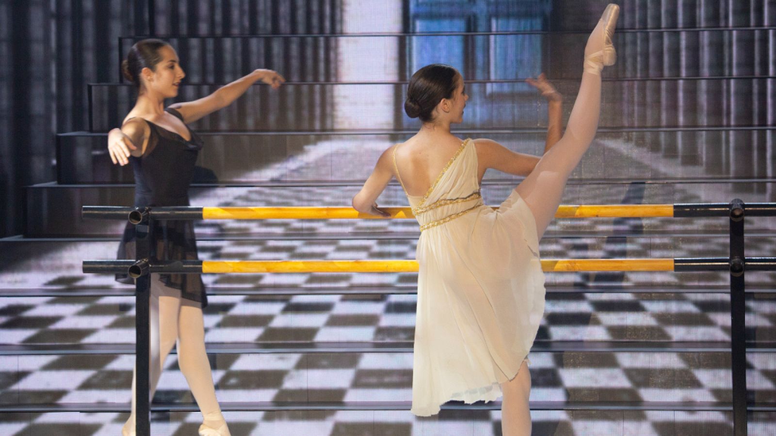 Prodigios 2 - Adriana se despide de Prodigios a pasos agigantados | Ver