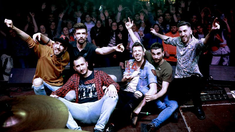 Porto Bello rep el premi Disc Català de l'Any en una festa a l'Antiga Fàbrica Estrella Damm