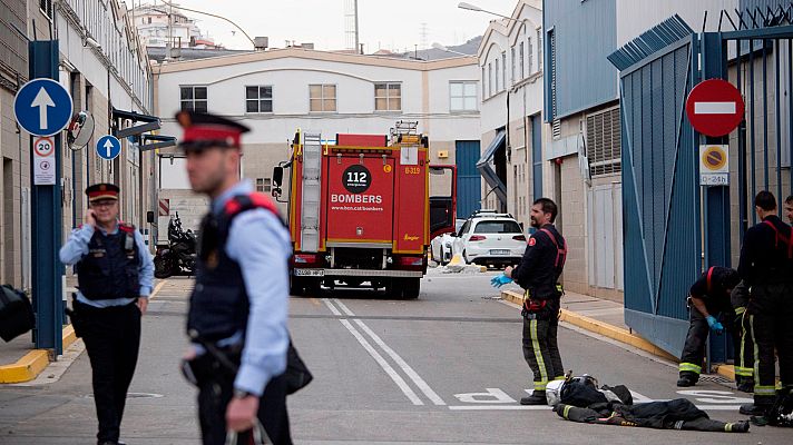 Telediario 1 - Hallado sin vida el trabajador desaparecido tras la explosión de una empresa química en Barcelona