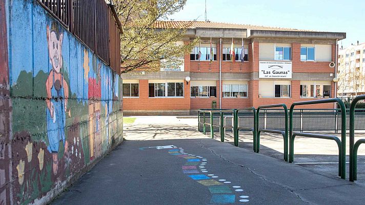 Telediario 1 - Cierran todos los centros educativos en País Vasco, Murcia, Galicia y Cataluña por el coronavirus