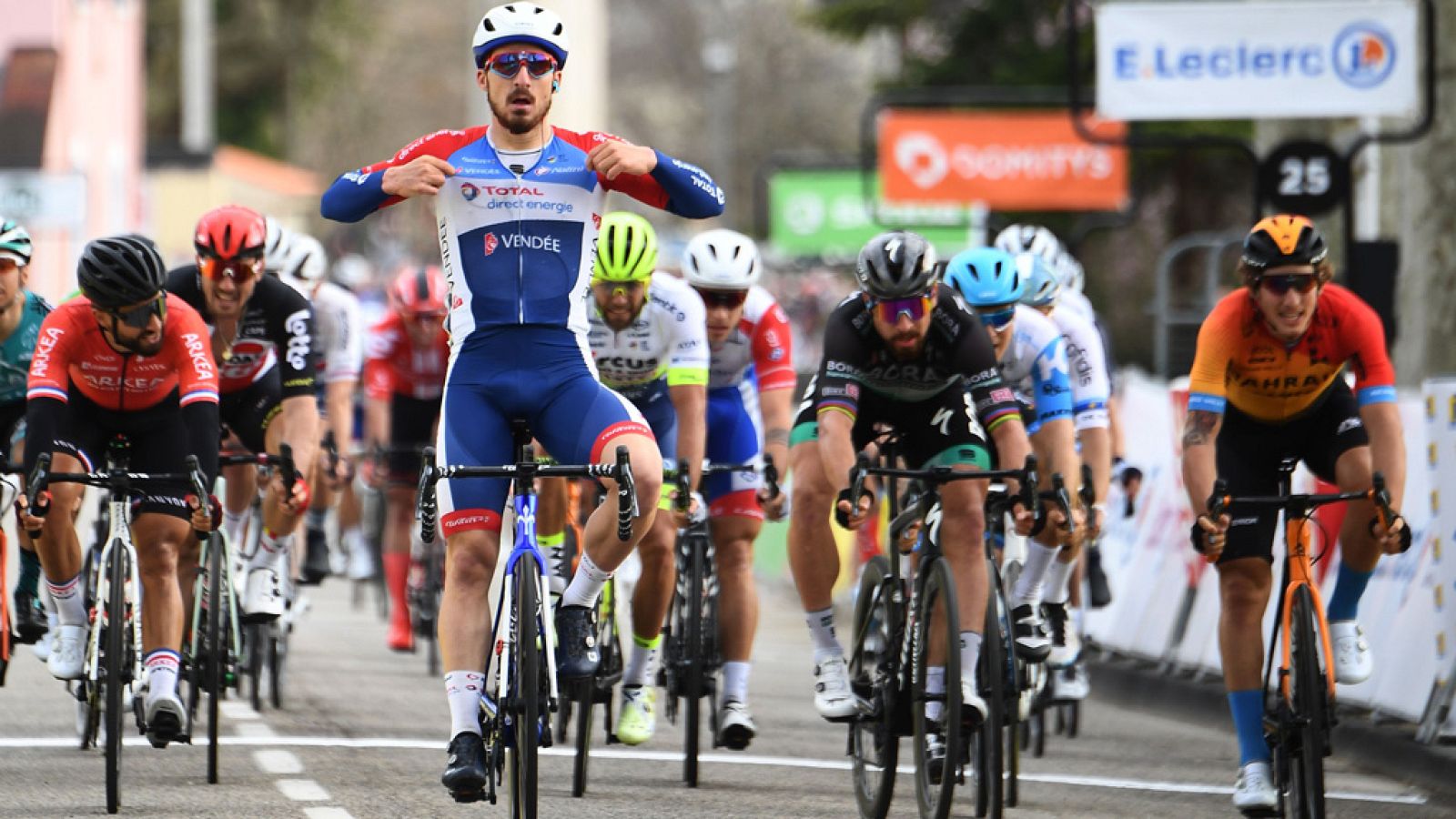 París-Niza | Bonifazio se impone a Iván García Cortina al sprint - Ciclismo | Ver