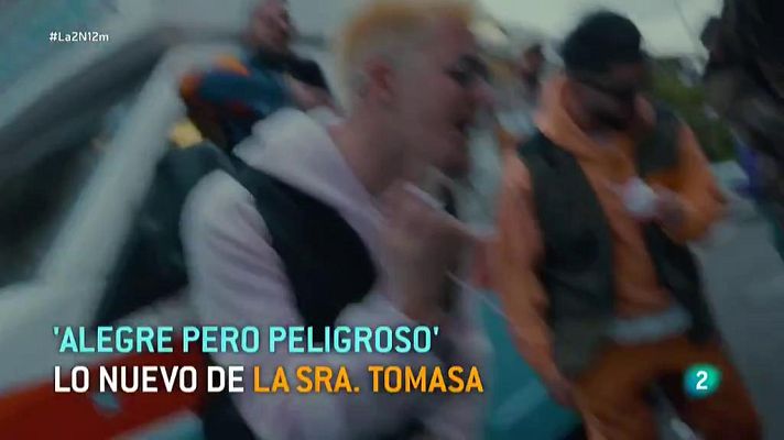 La 2 Noticias - La Sra. Tomasa saca su nuevo disco "Alegre pero peligroso"