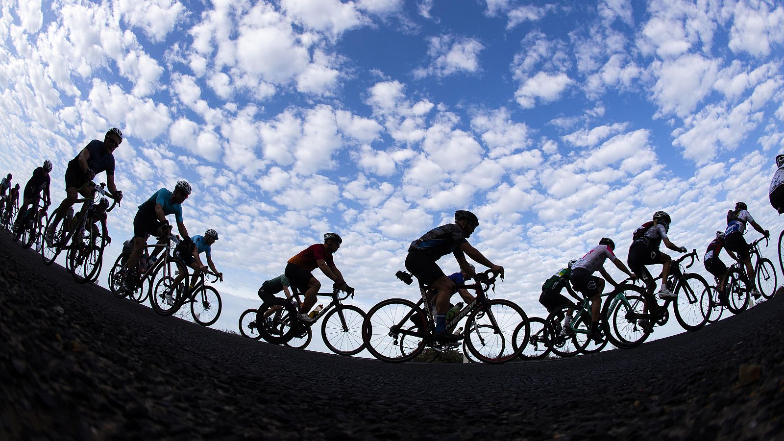El Giro, The Players y el preolímpico de balonmano quedan pospuestos | Ver
