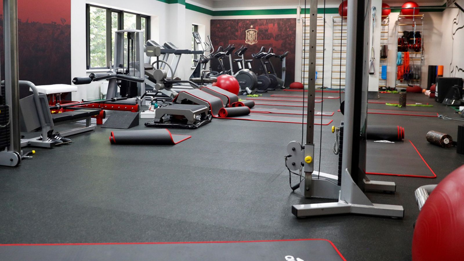 Coronavirus en el deporte | Los gimnasios animan a hacer deporte sin salir de casa - Informativo 24h | Ver