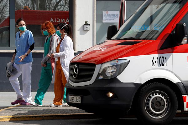 Especial Coronavirus - Más de 1.000 personas con coronavirus han sido ingresadas en la UCI en España