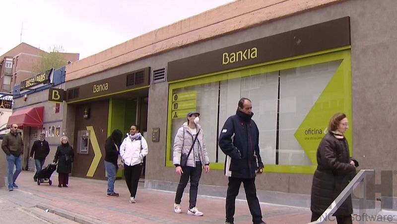 Banca y Correos abren en horario reducido y solo para los trámites imprescindibles | Ver