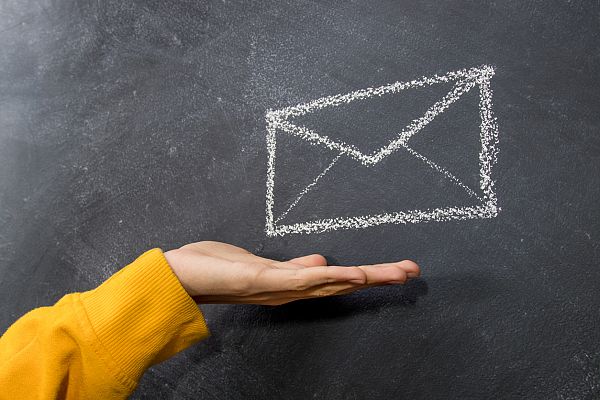 España Directo - Gracias al trabajo de los carteros, siguen llegando cartas