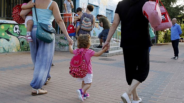 Telediario 1 - ¿Se permite sacar a los niños de casa para cumplir con el régimen de visitas o de la custodia compartida?