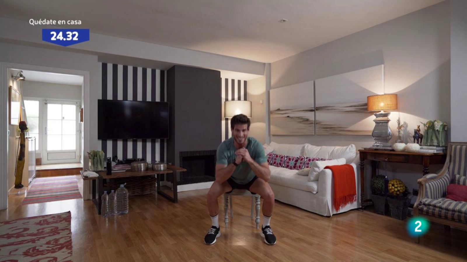 ¡Ejercicios de piernas y glúteos con una silla!