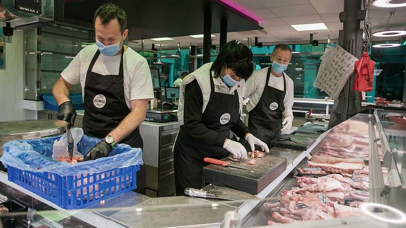 Los expertos aconsejan un uso correcto de mascarillas y guantes contra el coronavirus