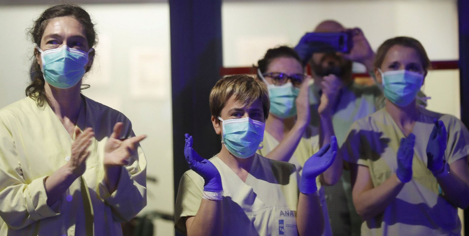 Hay 3.910 sanitarios españoles infectados por coronavirus | Ver