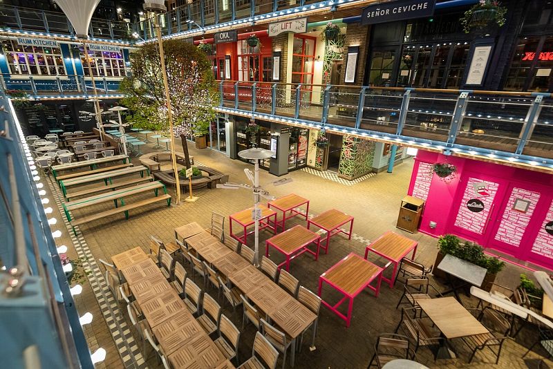 Algunos restaurantes siguen con su actividad durante el estado de alarma llevando comida a domicilio - RTVE.es - Telediario 1 | Ver