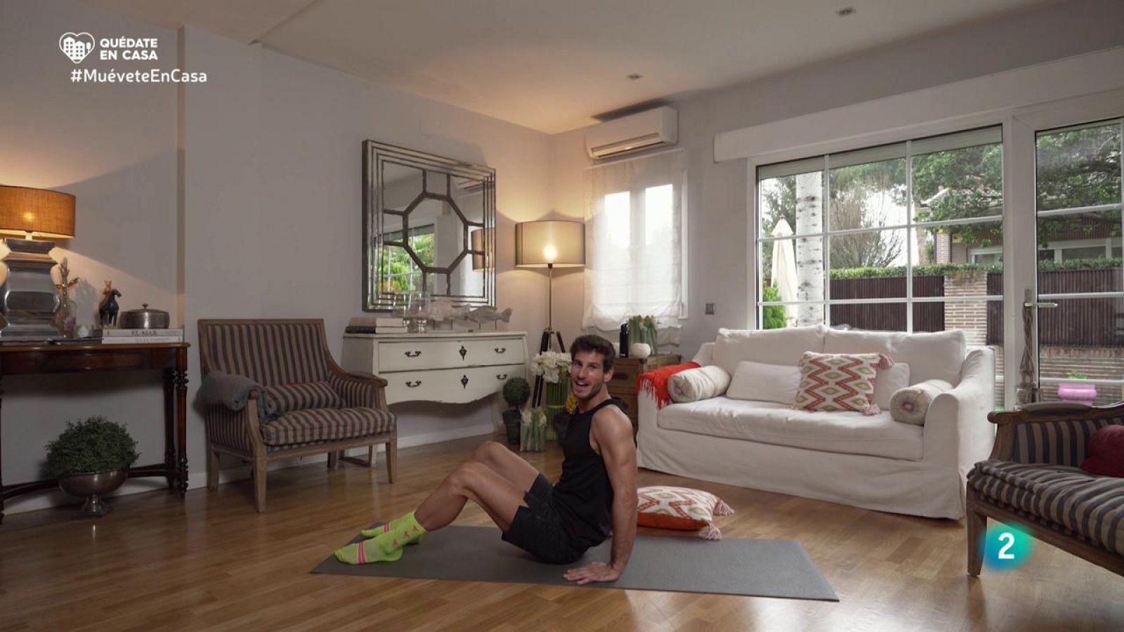 ¡Fortalece aductores y caderas con un cojín!