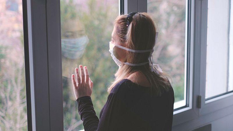 Las empleadas del hogar despedidas por el coronavirus reclaman poder cobrar la prestación por desempleo - RTVE.es - Telediario 1 | Ver