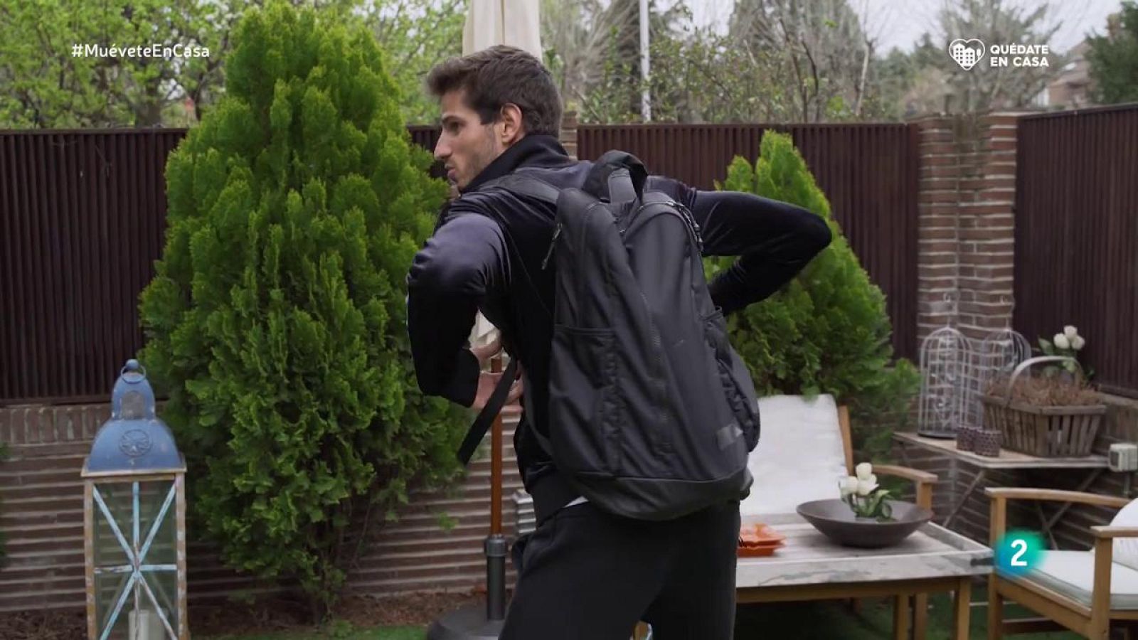 ¡Actividad de piernas y glúteos con una mochila!