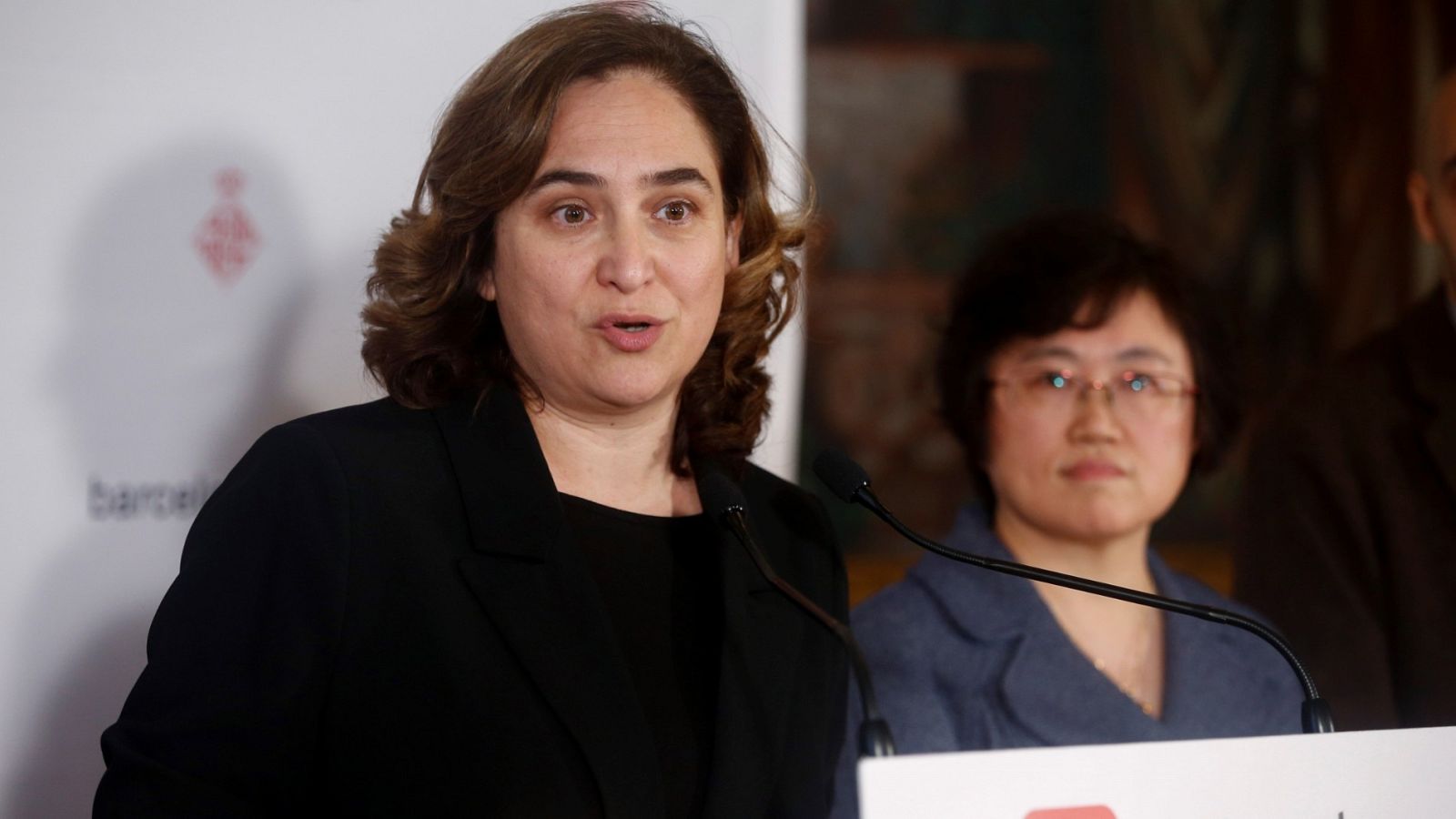 Ada Colau: "Hemos detectado cuatro pabellones municipales cerca de hospitales y ya se está trabajando en poner camas"