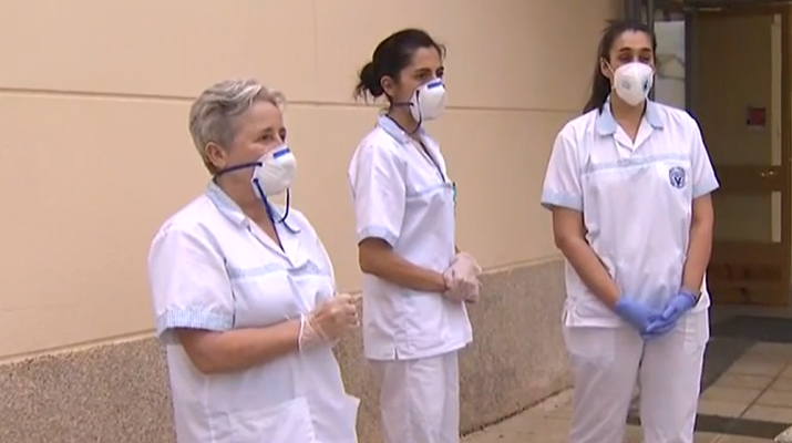 Telediario 1 - El personal de las residencias pide ayuda: "Si no vienen a recoger los cuerpos, ¿qué hacemos?"