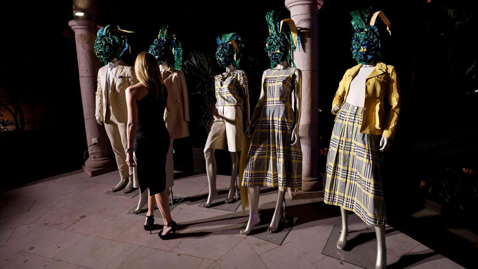 El sector de la moda, castigado por el COVID-19 en un mes determinante | Ver