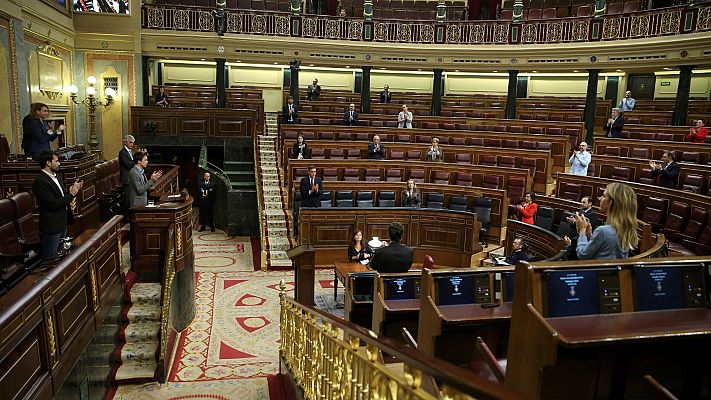 Modo Digital - Batet interrumpe el pleno para el aplauso del Congreso a los diputados