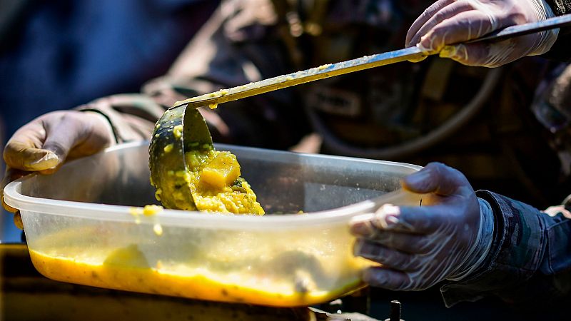 El ejército argentino reparte 1.500 raciones de comida en las afueras de Buenos Aires | Ver