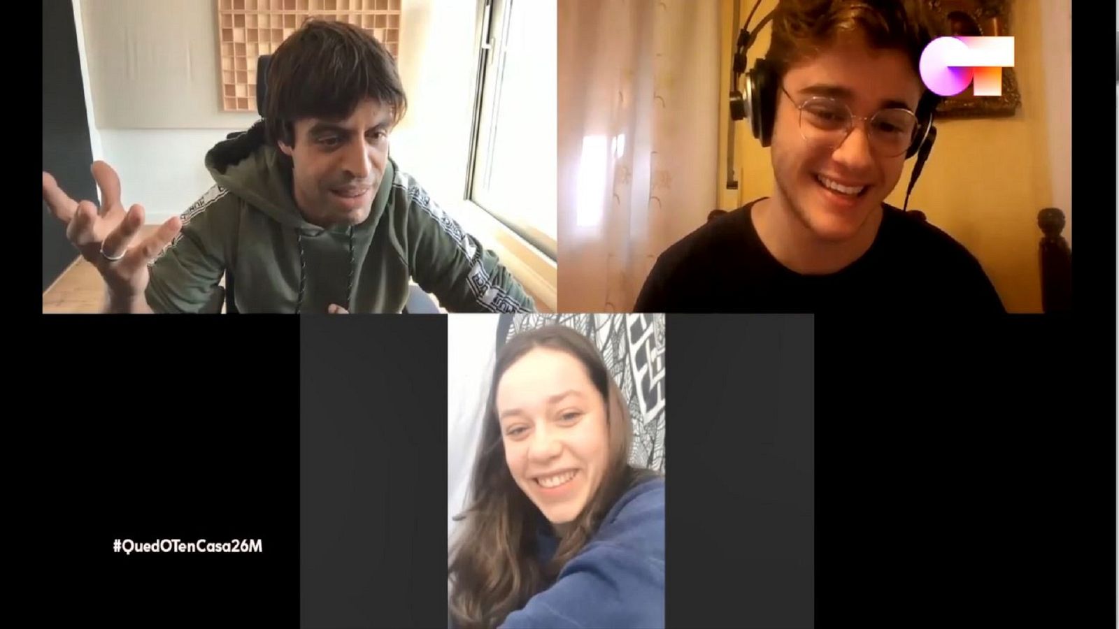 Gèrard y Eva charlan con Manu Guix a través de una videollamada