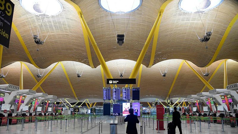 Ábalos niega que vaya a haber despidos en Aena por la bajada del tráfico aéreo por el coronavirus