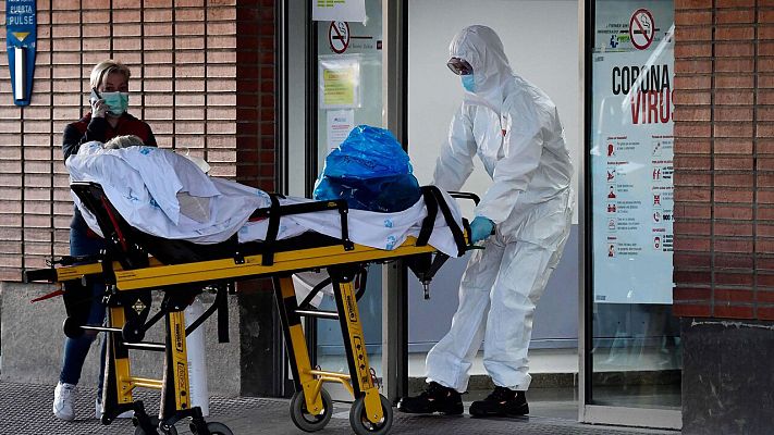 Telediario 1 - Los profesionales sanitarios de Madrid, al borde del colapso por el coronavirus