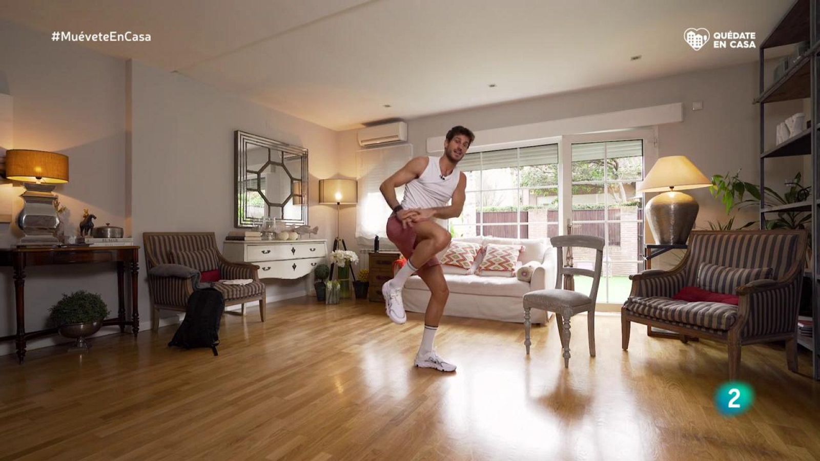 ¡Calentamos con movimientos de baile y de combate!