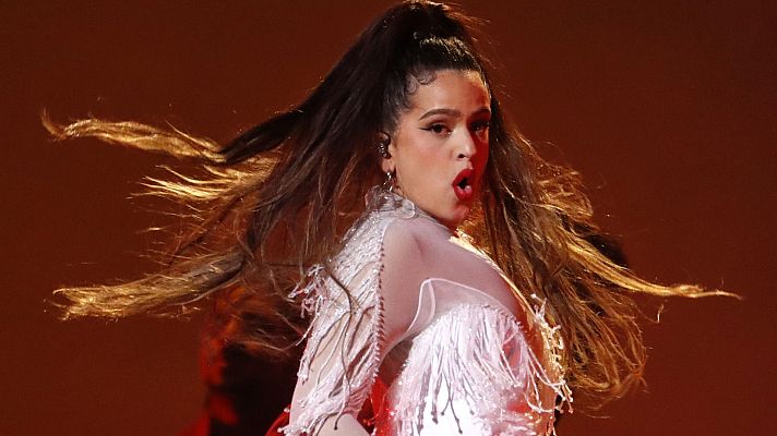 Gente y tendencias - Famosos que posan desnudos en sus casas