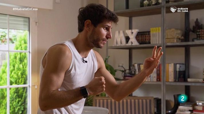  - ¡Practica ejercicios de fuerza con una mochila!