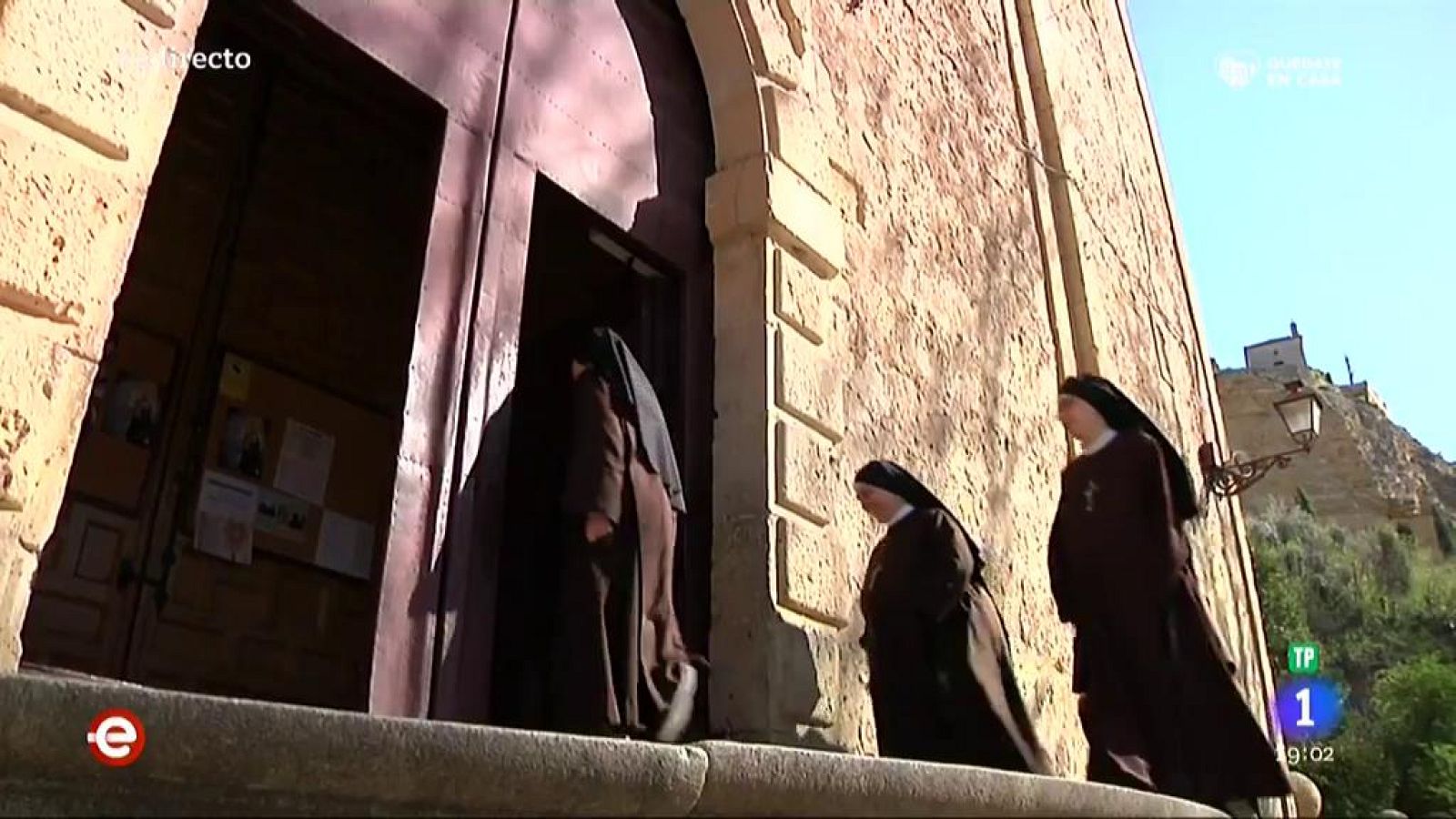 Monjas que hacen pantallas protectoras contra el coronavirus - España Directo | Ver