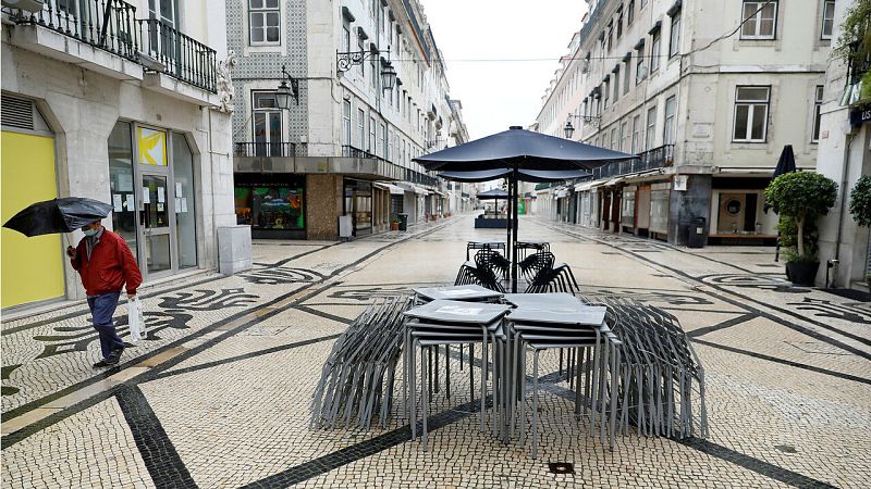 Portugal cierra colegios para evitar la expansión del coronavirus aunque no para la actividad industrial - RTVE.es - Telediario 1 | Ver