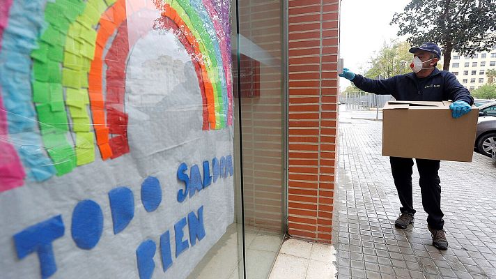 Telediario 1 - Los voluntarios, claves en la ayuda de ancianos confinados a solas por el coronavirus