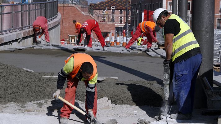 Telediario 1 - La construcción esquiva el cierre por el coronavirus