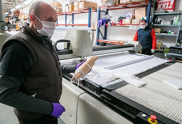 Especiales informativos - El Gobierno reorientará la producción de determinadas industrias a material sanitario