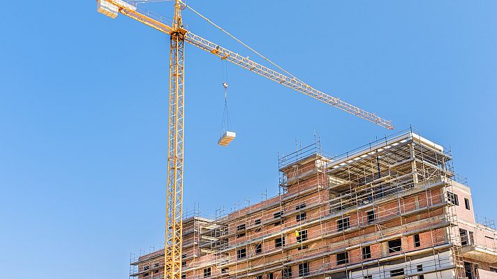 Telediario 1 - Las actividades no esenciales se paralizan para reducir la movilidad y frenar el contagio