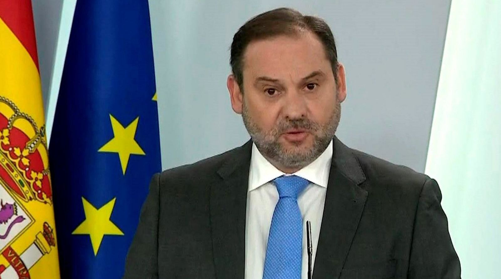 El Gobierno niega discrepancias internas sobre el Real Decreto y la oposición les acusa de "improvisación" | Ver