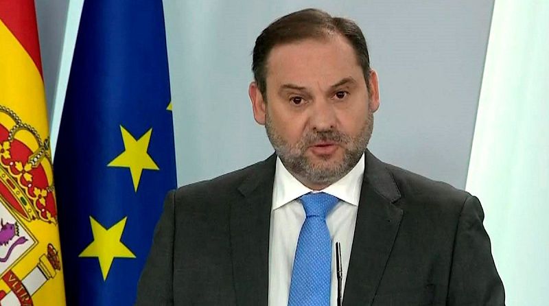 El Gobierno niega discrepancias internas sobre el Real Decreto y la oposición les acusa de "improvisación" | Ver