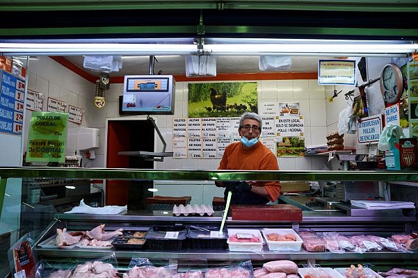 Telediario 1 - El Gobierno reduce la actividad económica a lo esencial