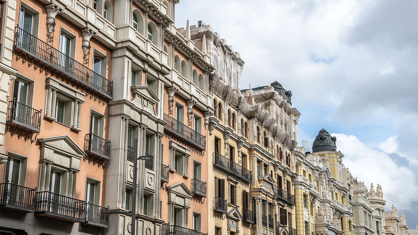 Alemania aplazará el pago de los alquileres hasta dos años a los afectados por coronavirus - RTVE.es - Telediario 1 | Ver