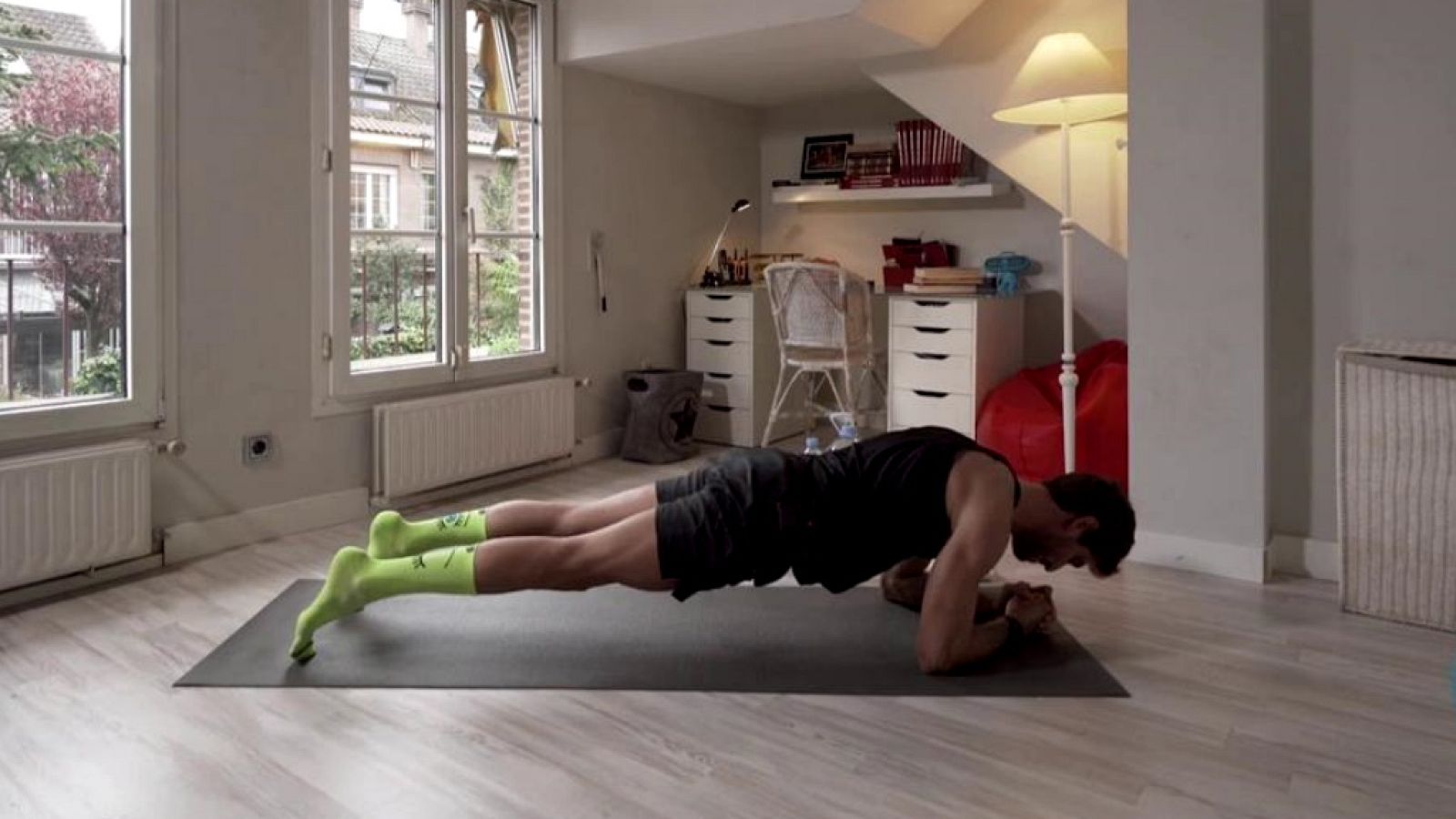 Muévete en casa - Cómo fortalecer abdomen en casa - Muévete en casa | Ver