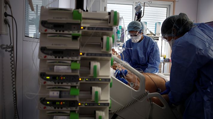 Telediario 1 - La evolución de casos hospitalizados y nuevos ingresos en UCI se modera