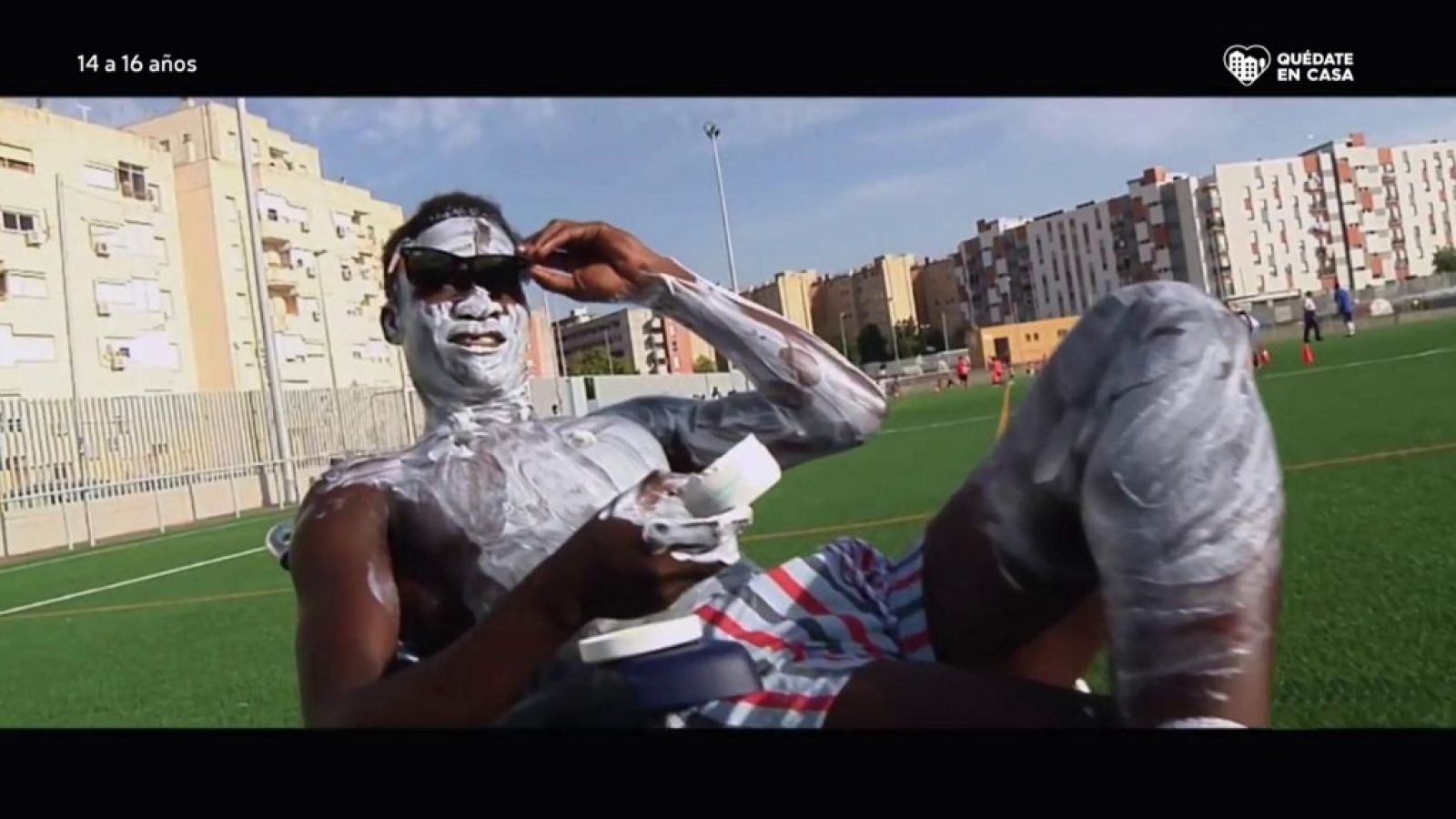 Aprendemos en casa - De 14 a 16 años - Educación Artística/Educación Física: Fútbol y Música - ver ahora