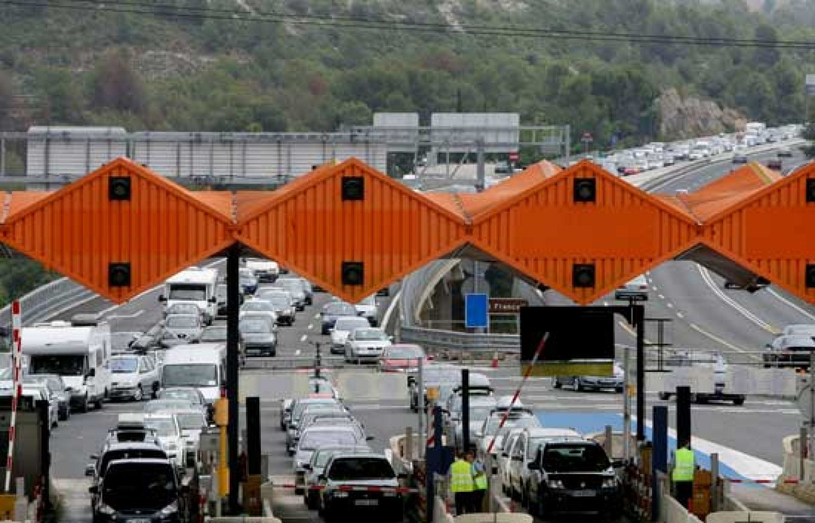 Normalidad en la segunda jornada de la operación salida | Ver