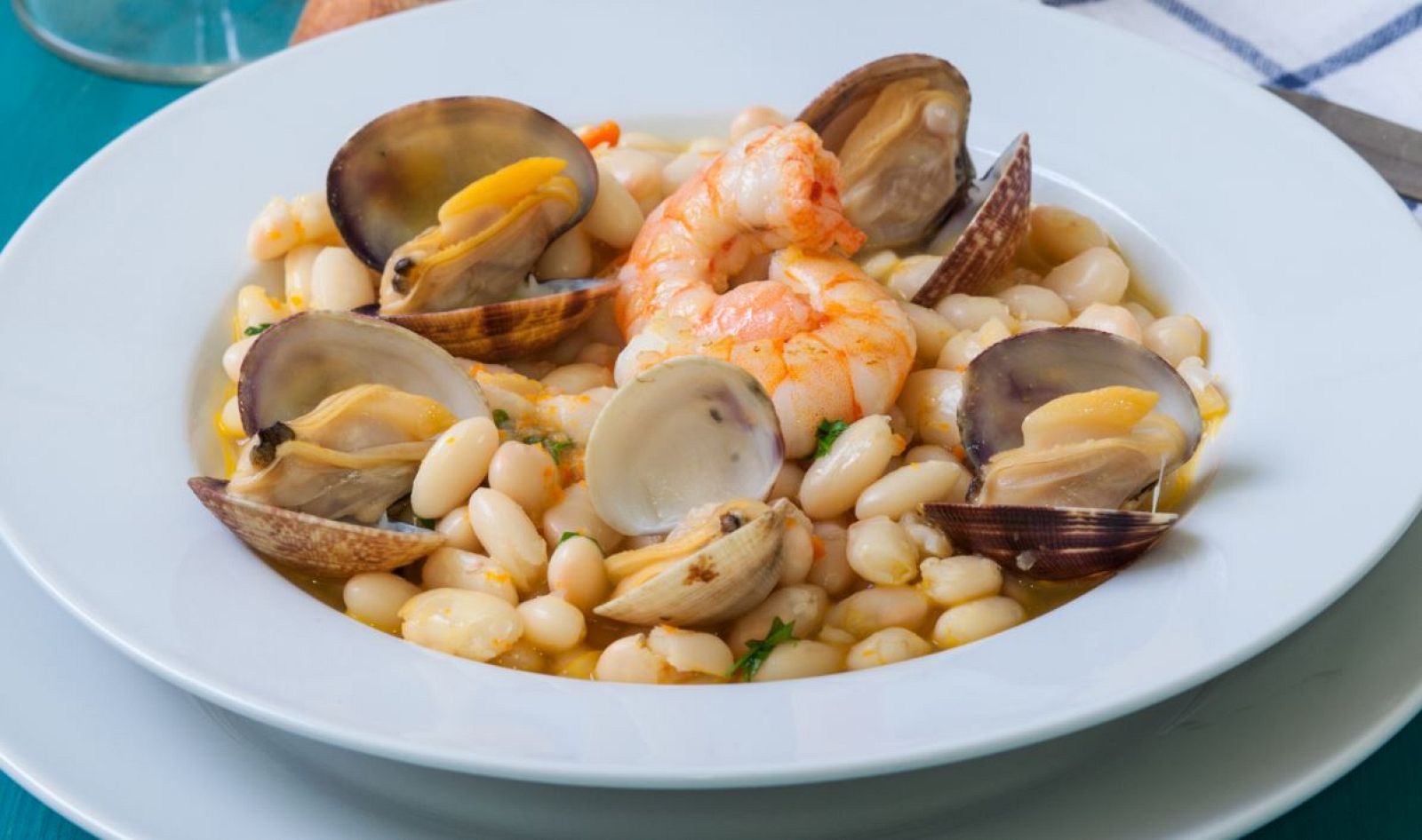 Receta de alubias con chipirones de Sergio Fernández