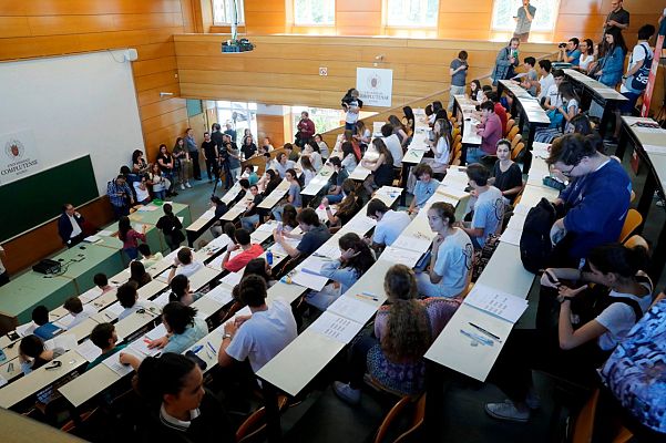 Telediario 1 - Una veintena de universidades terminarán el curso sin clases presenciales