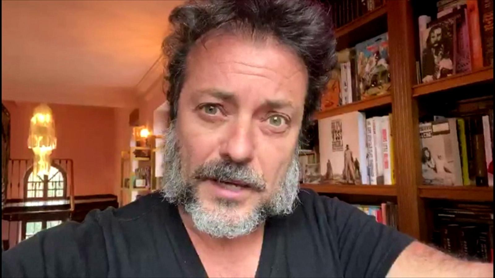 El productor Enrique López Lavigne nos cuenta que siguen trabajando en Internet y nos habla de sus proyectos