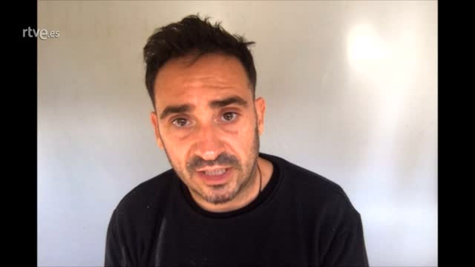 Juan Antonio Bayona nos cuenta como ha tenido que parar el rodaje de la serie de 'El señor de los anillos'